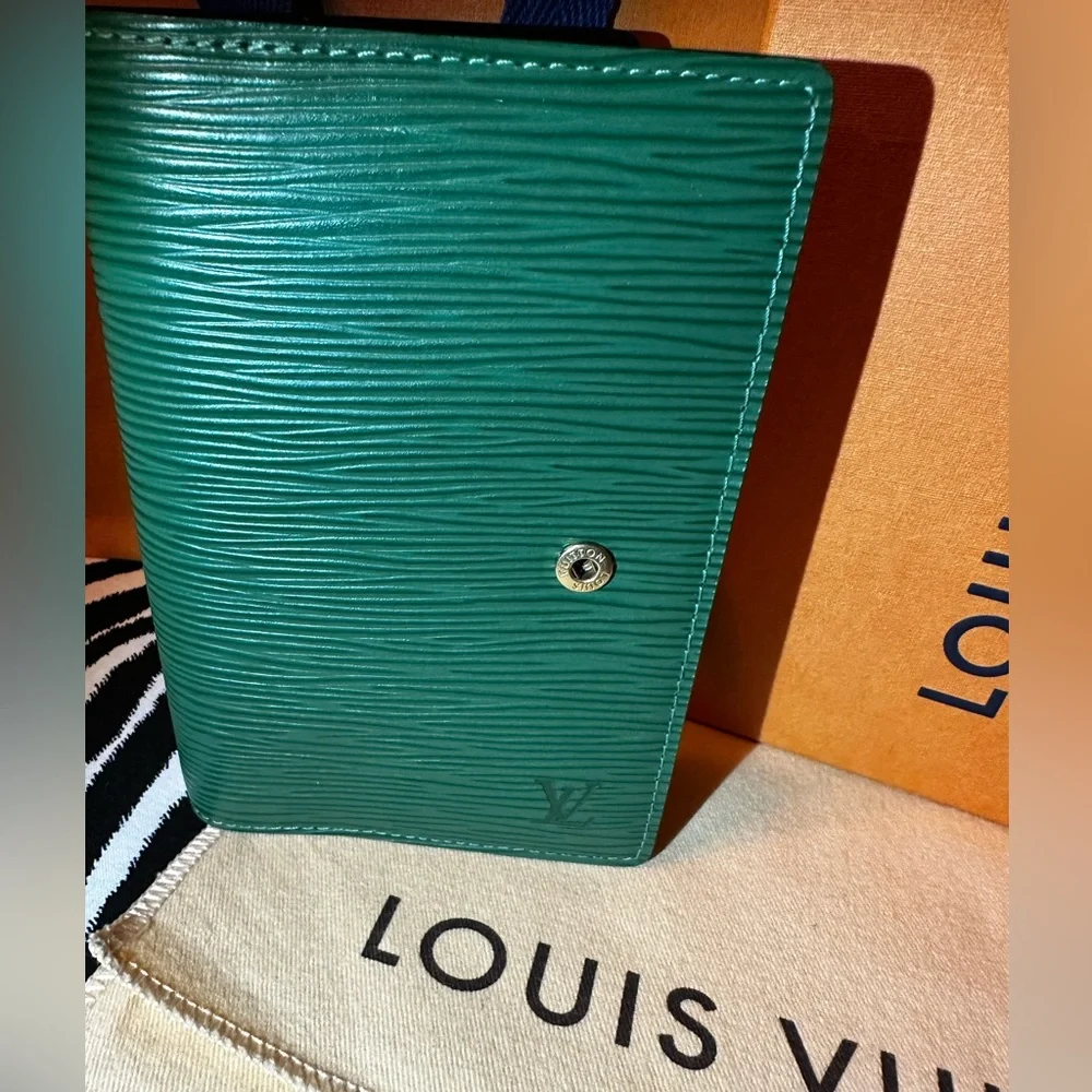 Louis Vuitton ❤️ Green Epi Leather Small Ring Agenda Cover~ Pre ❤️Loved - Picture 2 of 16